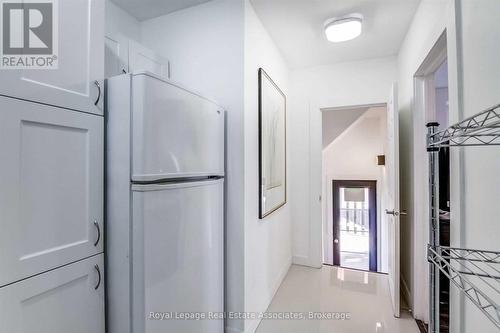 881 Lakeshore Road E, Mississauga, ON 