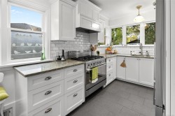 416 Richmond Ave  Victoria, BC V8S 3Y4