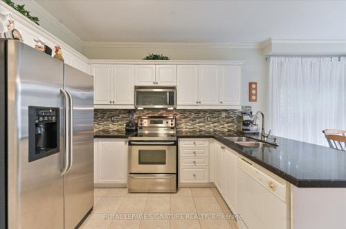 3485 Mcdowell Drive, Mississauga, ON - Indoor Photo Showing Kitchen With Double Sink