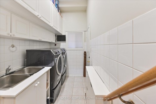 3485 Mcdowell Drive, Mississauga, ON - Indoor Photo Showing Laundry Room
