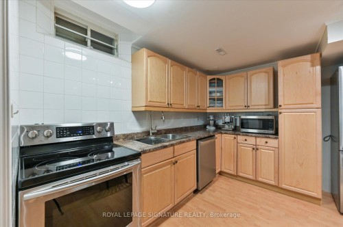 3485 Mcdowell Drive, Mississauga, ON - Indoor Photo Showing Kitchen With Double Sink