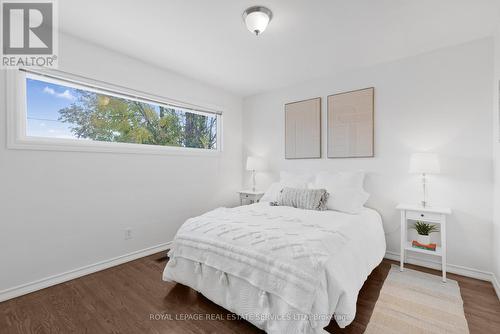 559 East 27Th Street, Hamilton, ON - Indoor Photo Showing Bedroom