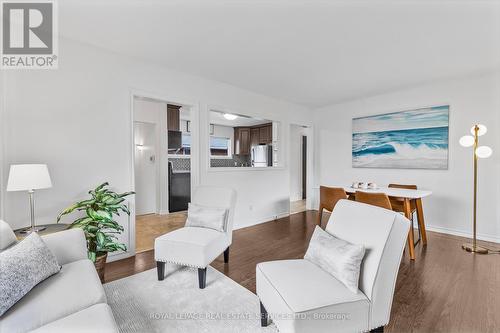 559 East 27Th Street, Hamilton, ON - Indoor Photo Showing Living Room