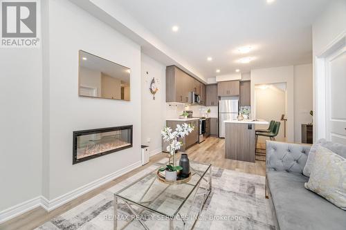 3 - 40 Zinfandel Drive, Hamilton, ON - Indoor Photo Showing Living Room With Fireplace