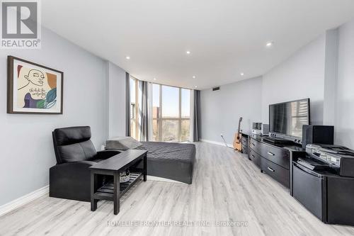 704 - 20 Baif Boulevard, Richmond Hill, ON - Indoor