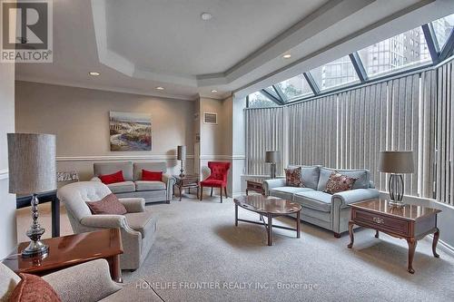 704 - 20 Baif Boulevard, Richmond Hill, ON - Indoor Photo Showing Living Room