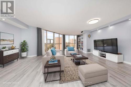 704 - 20 Baif Boulevard, Richmond Hill, ON - Indoor Photo Showing Living Room