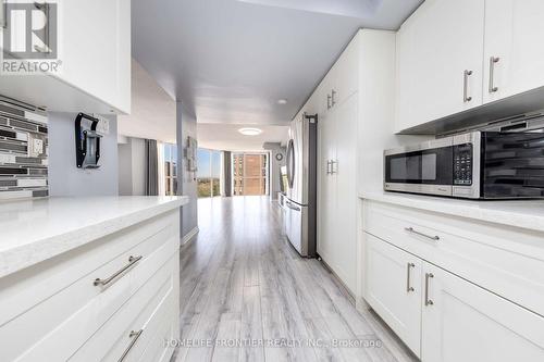 704 - 20 Baif Boulevard, Richmond Hill, ON - Indoor Photo Showing Kitchen