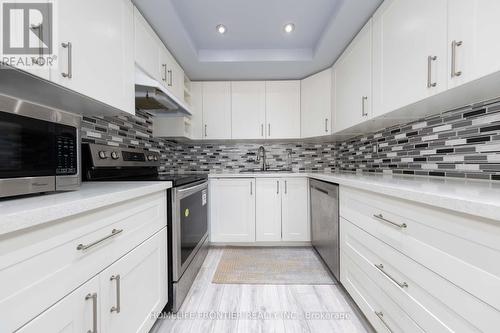 704 - 20 Baif Boulevard, Richmond Hill, ON - Indoor Photo Showing Kitchen With Upgraded Kitchen