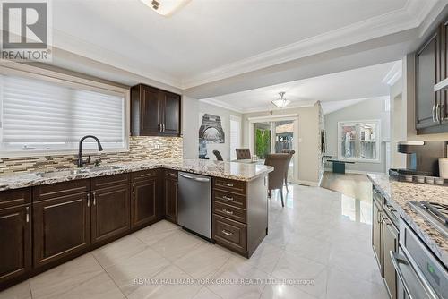 254 Meadowhawk Trail, Bradford West Gwillimbury, ON - Indoor Photo Showing Kitchen With Upgraded Kitchen