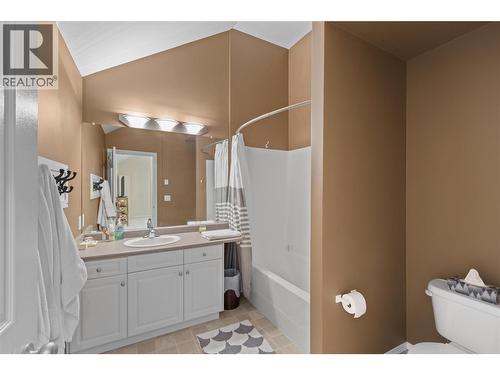 2300 Benvoulin Road Unit# 303, Kelowna, BC - Indoor Photo Showing Bathroom