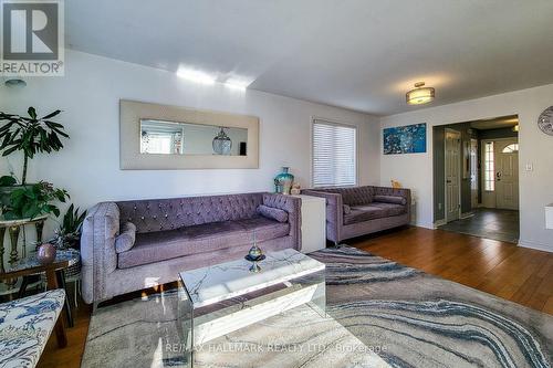 34 Marilyn Court, Hamilton, ON - Indoor Photo Showing Living Room