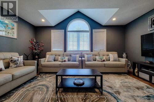 34 Marilyn Court, Hamilton, ON - Indoor Photo Showing Living Room