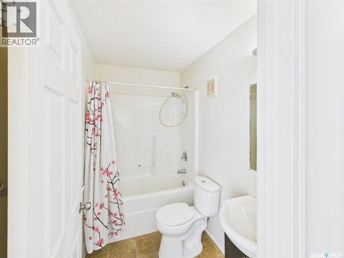 619 7Th Street E, Prince Albert, SK - Indoor Photo Showing Bathroom
