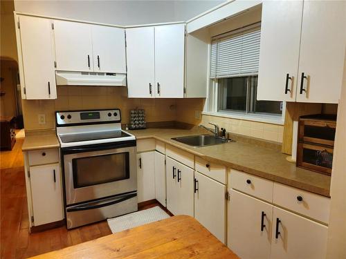 57 Lloyd Street, Winnipeg, MB - Indoor Photo Showing Kitchen