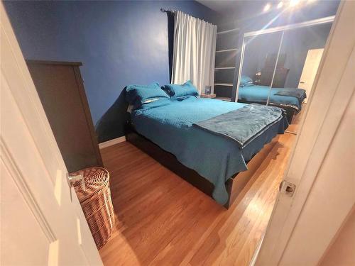 57 Lloyd Street, Winnipeg, MB - Indoor Photo Showing Bedroom