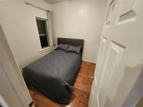 57 Lloyd Street, Winnipeg, MB - Indoor Photo Showing Bedroom