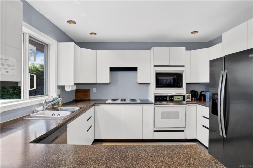 230 Portsmouth Dr, Colwood, BC 