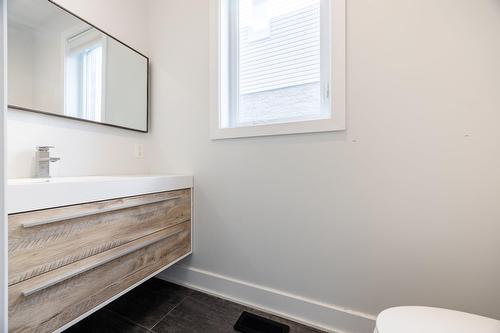 Salle d'eau - 5808 Rue Alphonse, Brossard, QC - Indoor Photo Showing Bathroom
