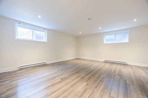 Salle familiale - 5808 Rue Alphonse, Brossard, QC - Indoor
