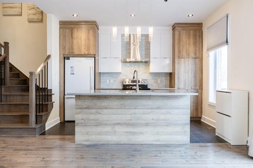 Cuisine - 5808 Rue Alphonse, Brossard, QC - Indoor Photo Showing Kitchen