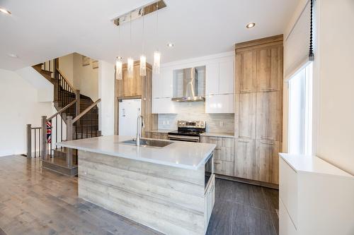 Cuisine - 5808 Rue Alphonse, Brossard, QC - Indoor Photo Showing Kitchen With Upgraded Kitchen