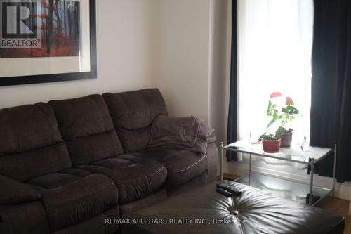 75 Keith Street, Hamilton, ON - Indoor Photo Showing Living Room