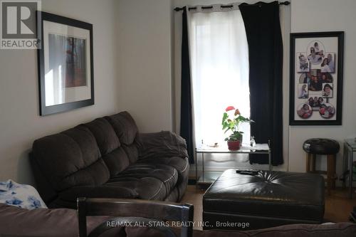 75 Keith Street, Hamilton, ON - Indoor Photo Showing Living Room