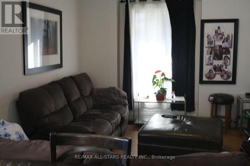 75 Keith Street, Hamilton, ON - Indoor Photo Showing Living Room