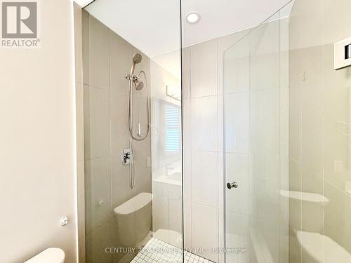 110 Little Creek Road, Mississauga, ON - Indoor Photo Showing Bathroom