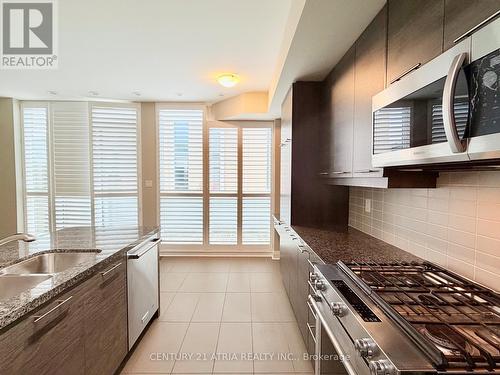 110 Little Creek Road, Mississauga, ON - Indoor Photo Showing Kitchen