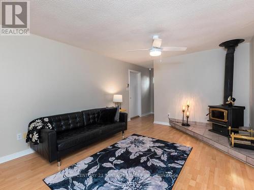 Note inside entry to garage & hallway powder rm . - 1423 Diamondview Road, Ottawa, ON - Indoor Photo Showing Living Room