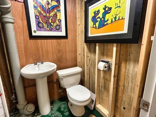 86 Front Street, Nipigon, ON - Indoor Photo Showing Bathroom