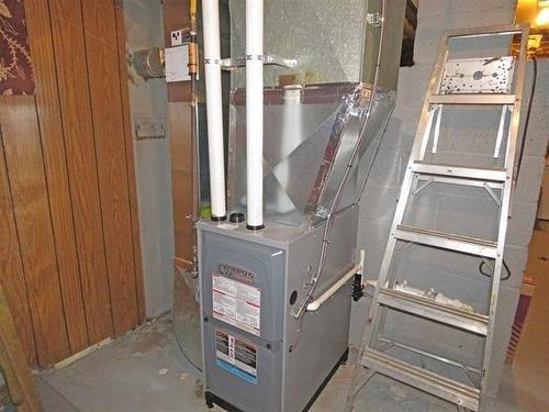 86 Front Street, Nipigon, ON - Indoor Photo Showing Basement