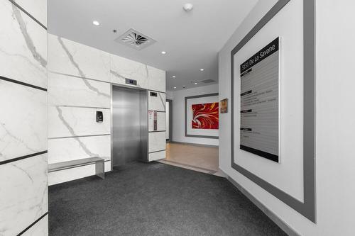 Exterior entrance - 401-5151 Rue De La Savane, Montréal (Côte-Des-Neiges/Notre-Dame-De-Grâce), QC - Indoor Photo Showing Other Room