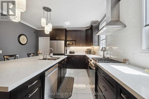 3555 Canfield Crescent, Fort Erie (Black Creek), ON - Indoor Photo Showing Kitchen With Stainless Steel Kitchen With Upgraded Kitchen