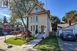 22 PITT AVENUE  Toronto, ON M1L 2R1