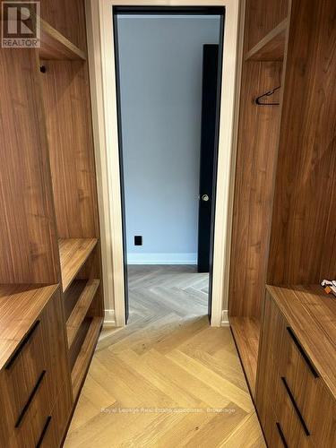 walk in closet - 1006 Garrard Avenue, Mississauga, ON - Indoor Photo Showing Other Room