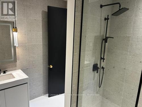 Bedroom Ensuite - 1006 Garrard Avenue, Mississauga, ON - Indoor Photo Showing Bathroom