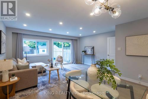 4 - 141 Ripley Court, Oakville, ON - Indoor Photo Showing Living Room
