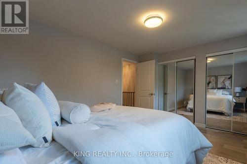 4 - 141 Ripley Court, Oakville, ON - Indoor Photo Showing Bedroom
