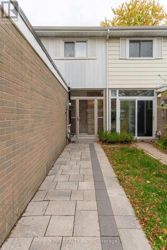 4 - 141 Ripley Court, Oakville, ON - Outdoor