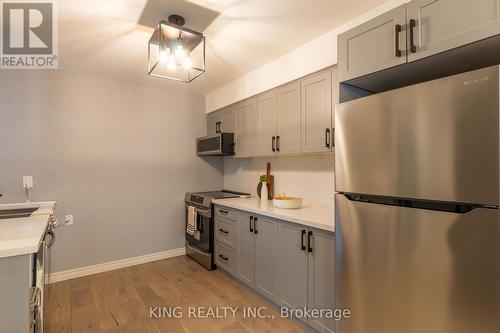 4 - 141 Ripley Court, Oakville, ON - Indoor Photo Showing Kitchen