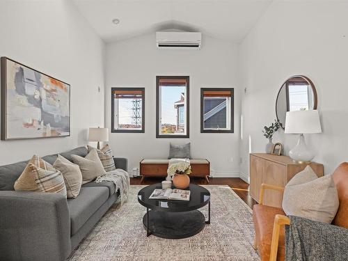 6880 Quinpool Road, Halifax, NS 