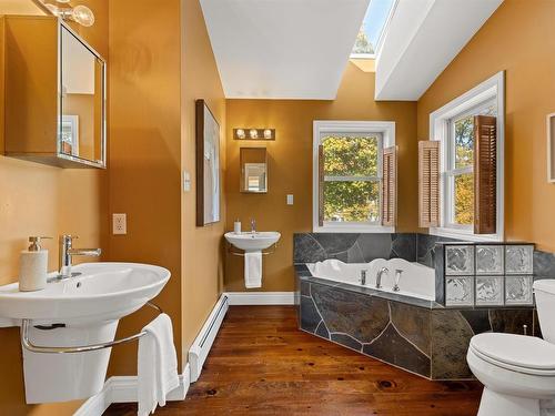 6880 Quinpool Road, Halifax, NS 