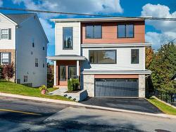 71 Sinclair Street  Dartmouth, NS B2Y 1R7