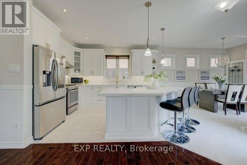 953 Gastle Way, Milton (Ha Harrison), ON - Indoor Photo Showing Kitchen With Upgraded Kitchen