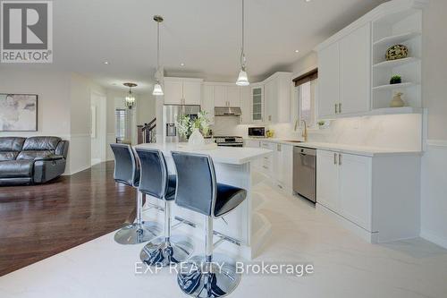 953 Gastle Way, Milton (Ha Harrison), ON - Indoor Photo Showing Kitchen With Upgraded Kitchen