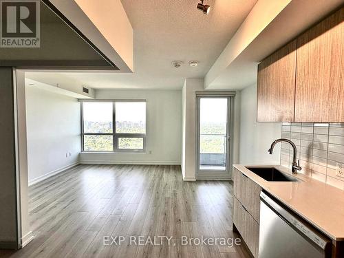 3306 - 395 Bloor Street E, Toronto, ON - Indoor Photo Showing Kitchen