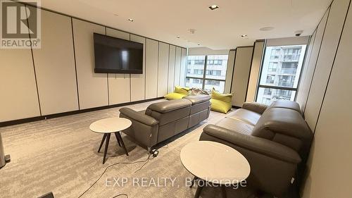3306 - 395 Bloor Street E, Toronto, ON - Indoor Photo Showing Living Room